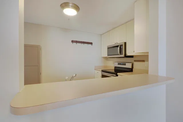 The Strand Unit 1022 photo 20