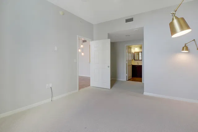 The Strand Unit 1022 photo 23