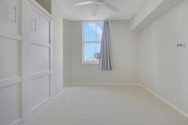 The Strand Unit 1022 photo 26