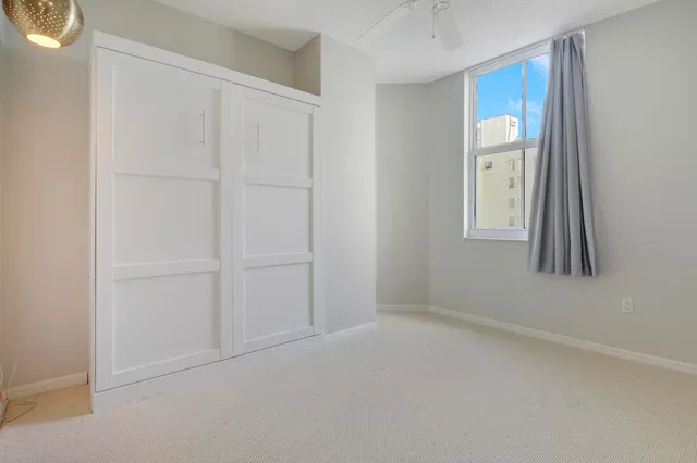 The Strand Unit 1022 photo 27
