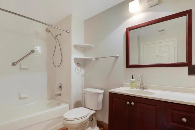 The Strand Unit 1022 photo 30
