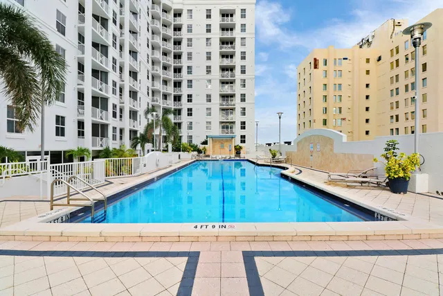 The Strand Unit 1022 photo 33
