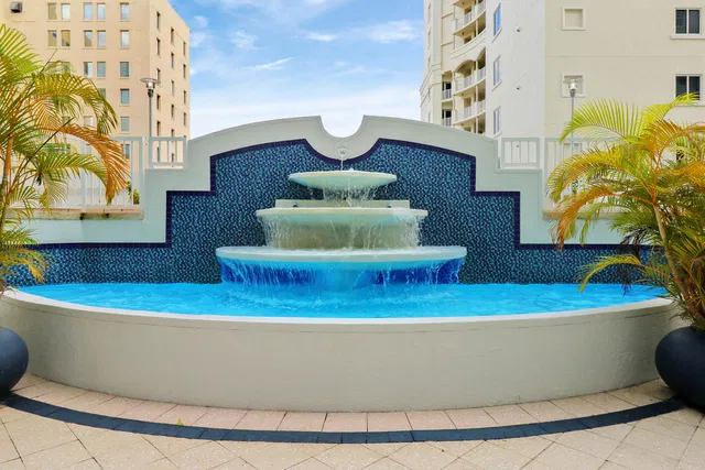 The Strand Unit 1022 photo 34