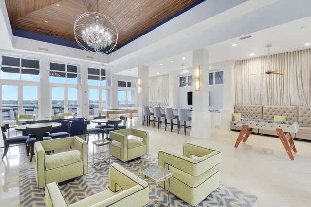 The Strand Unit 1022 photo 35