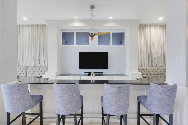 The Strand Unit 1022 photo 37