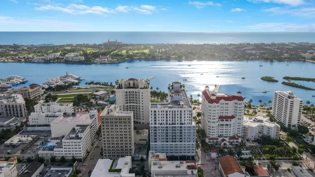 The Strand Unit 1022 photo 55