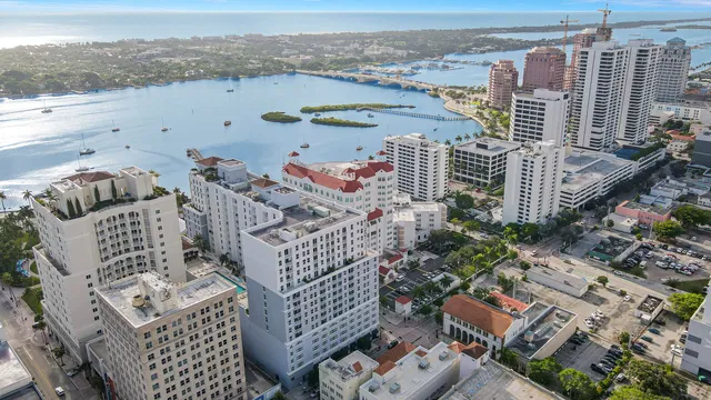 The Strand Unit 1022 photo 58