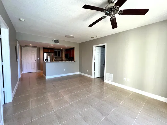 610 Clematis Unit 415 photo 9