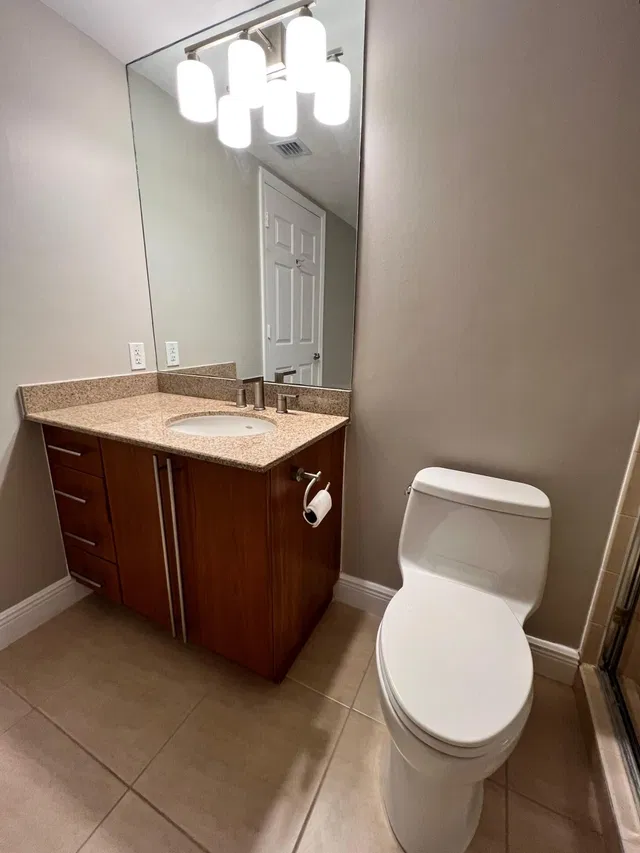 610 Clematis Unit 415 photo 15