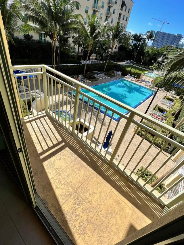 610 Clematis Unit 415 photo 21
