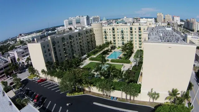 610 Clematis Unit 415 photo 28