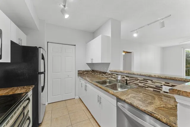 Courtyards in Cityplace Unit 302 photo 4