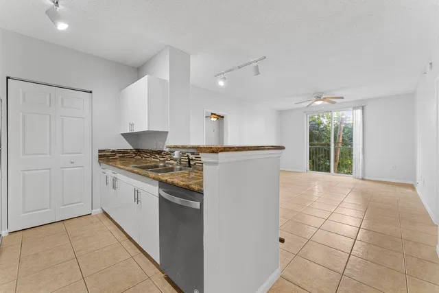 Courtyards in Cityplace Unit 302 photo 6