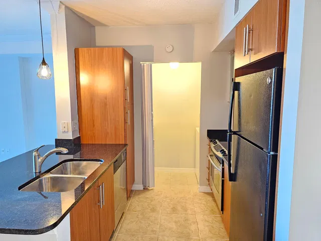 The Prado Unit 350 photo 8