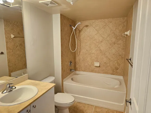 The Prado Unit 350 photo 11