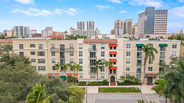 Courtyards in Cityplace Unit 512 photo 2