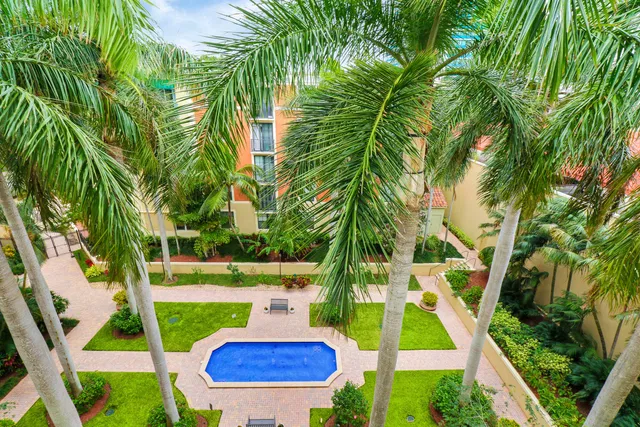 Courtyards in Cityplace Unit 512 photo 4