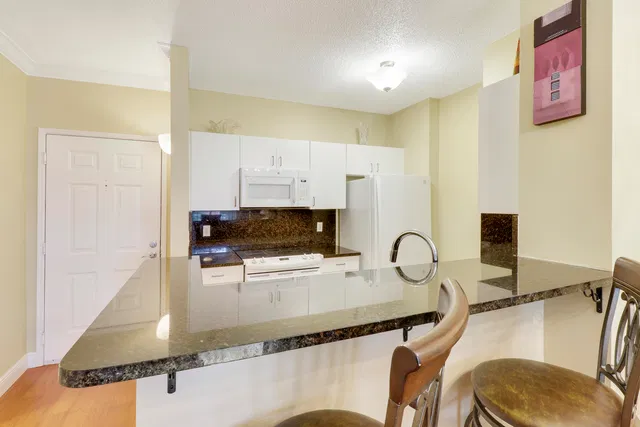 Courtyards in Cityplace Unit 512 photo 9