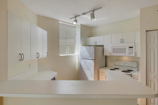 Courtyards in Cityplace Unit 405 photo 3