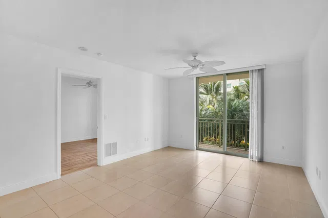 610 Clematis Unit 325 photo 6