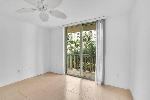 610 Clematis Unit 325 photo 11