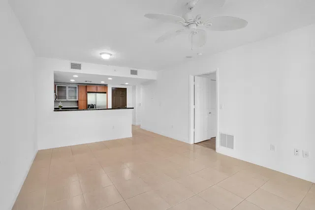 610 Clematis Unit 325 photo 12
