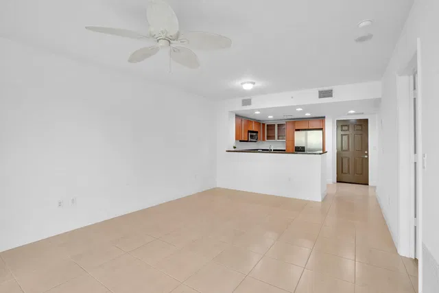 610 Clematis Unit 325 photo 13