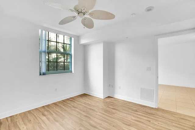 610 Clematis Unit 325 photo 15
