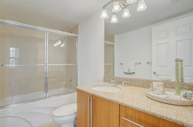 610 Clematis Unit 325 photo 17