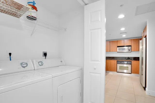 610 Clematis Unit 325 photo 20