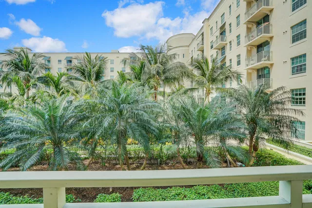 610 Clematis Unit 325 photo 22