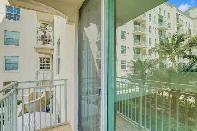 610 Clematis Unit 325 photo 24