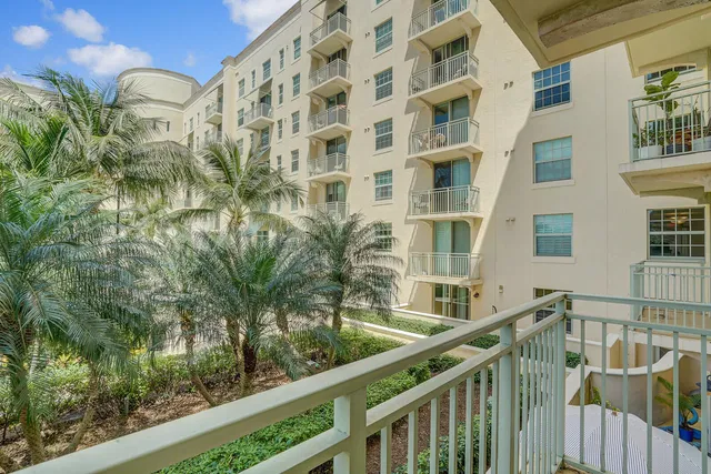 610 Clematis Unit 325 photo 25