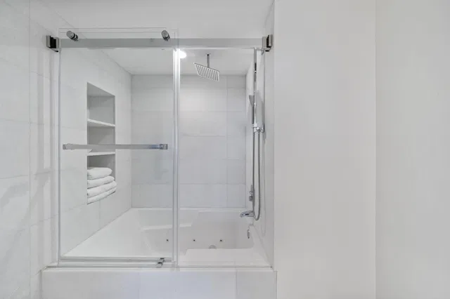 The Slade Unit 1011 photo 12