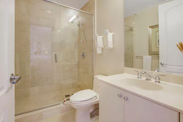 One City Plaza Unit 1602 photo 22