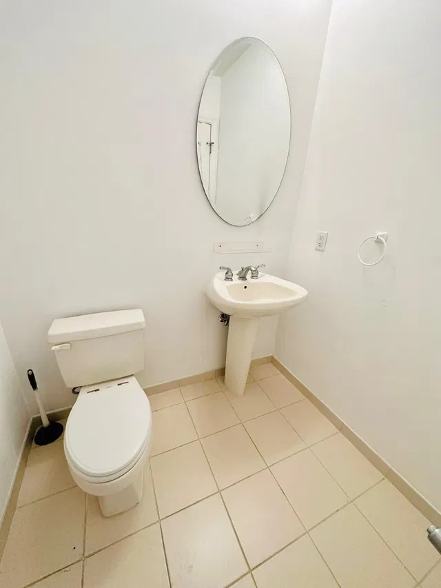 One City Plaza Unit 204 photo 31