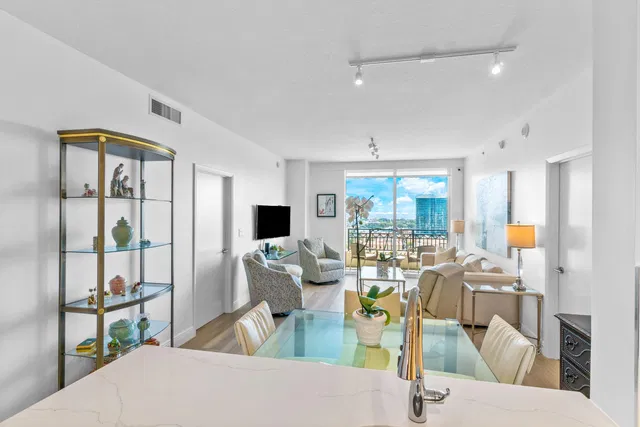 CityPlace South Tower Unit 1817 photo 8