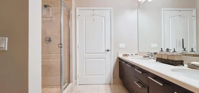 The Whitney Unit 330 photo 17