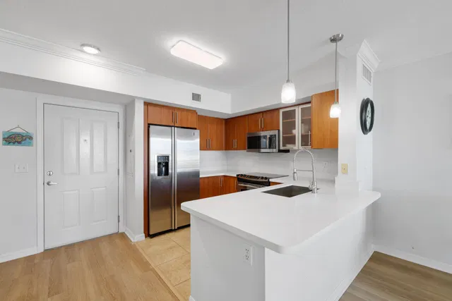 The Prado Unit 654 photo 7