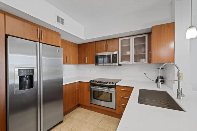 The Prado Unit 654 photo 8