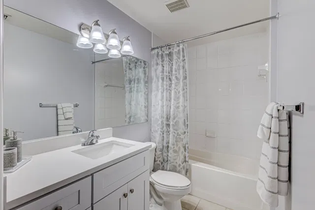The Montecito Unit 807 photo 19