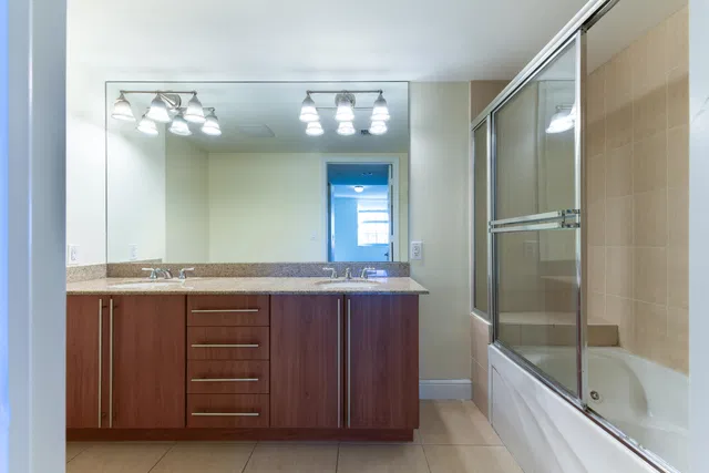 610 Clematis Unit 530 photo 11