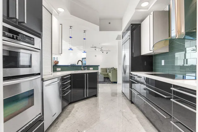 One City Plaza Unit 1203 photo 4