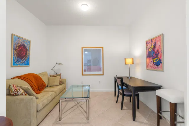 One City Plaza Unit 1002 photo 4