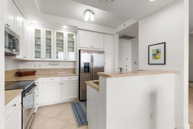 One City Plaza Unit 1002 photo 8