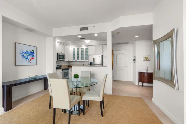 One City Plaza Unit 1002 photo 14