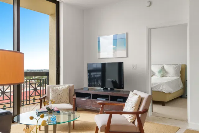 One City Plaza Unit 1002 photo 17
