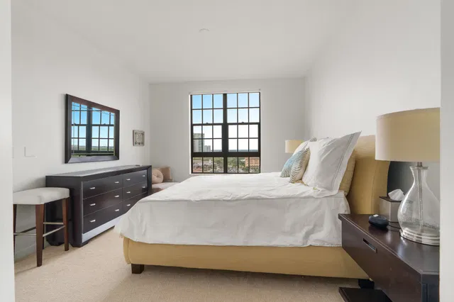 One City Plaza Unit 1002 photo 27