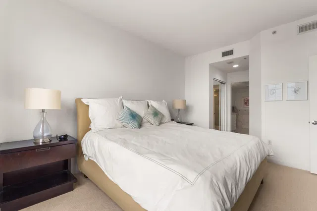 One City Plaza Unit 1002 photo 29