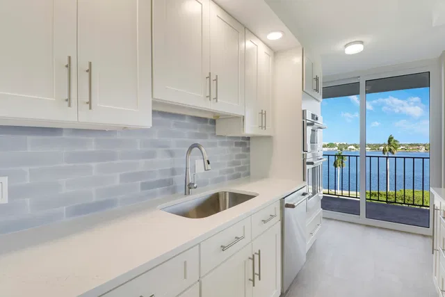 1701 S Flagler Unit 707 photo 6